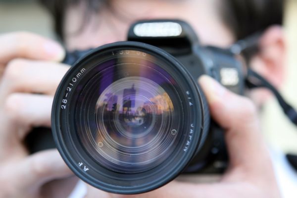 Poradnik dla początkujących fotografów - co warto wiedzieć przed zakupem pierwszego aparatu?