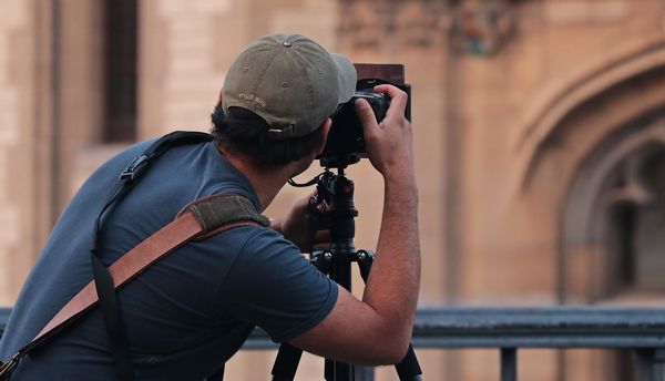 Jak wygląda praca profesjonalnego fotografa okolicznościowego?