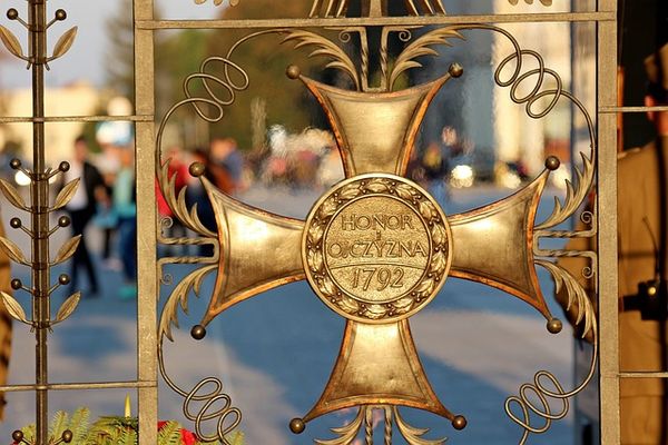 Moda kapłańska: jak dobrze dobierać elementy odzieży liturgicznej?